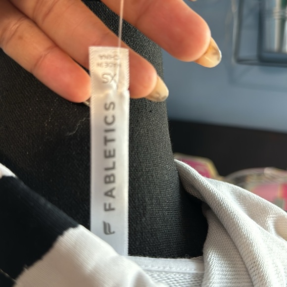 Fabletics jasmine side slit pullover - Picture 6 of 6
